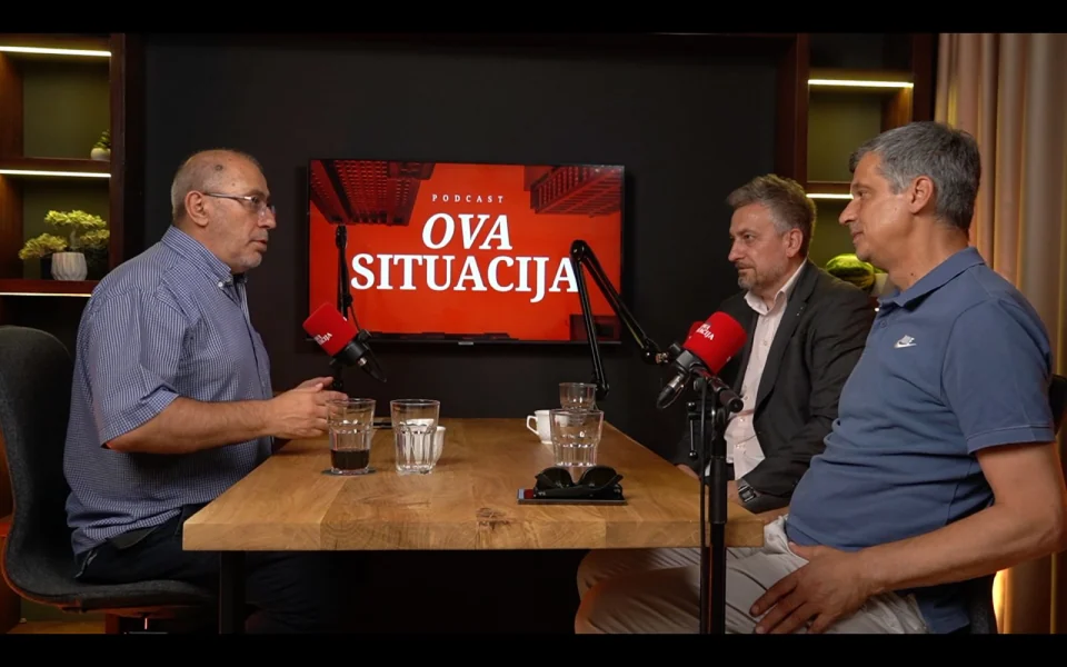 Ova Situacija studio conversation